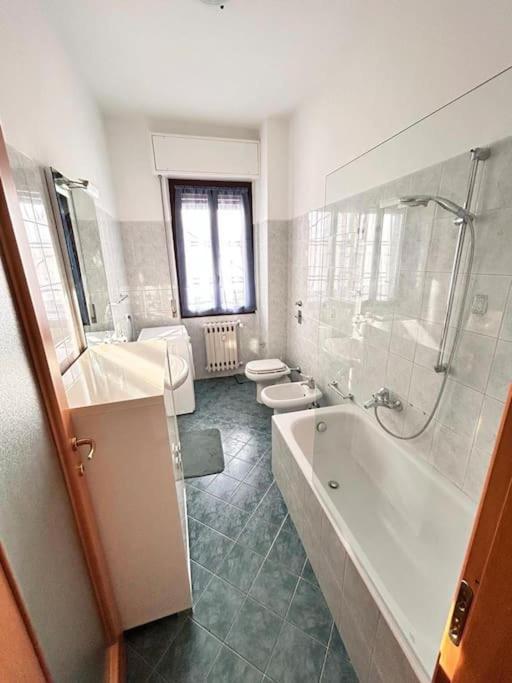 Soleo Guesthouse Monza Esterno foto