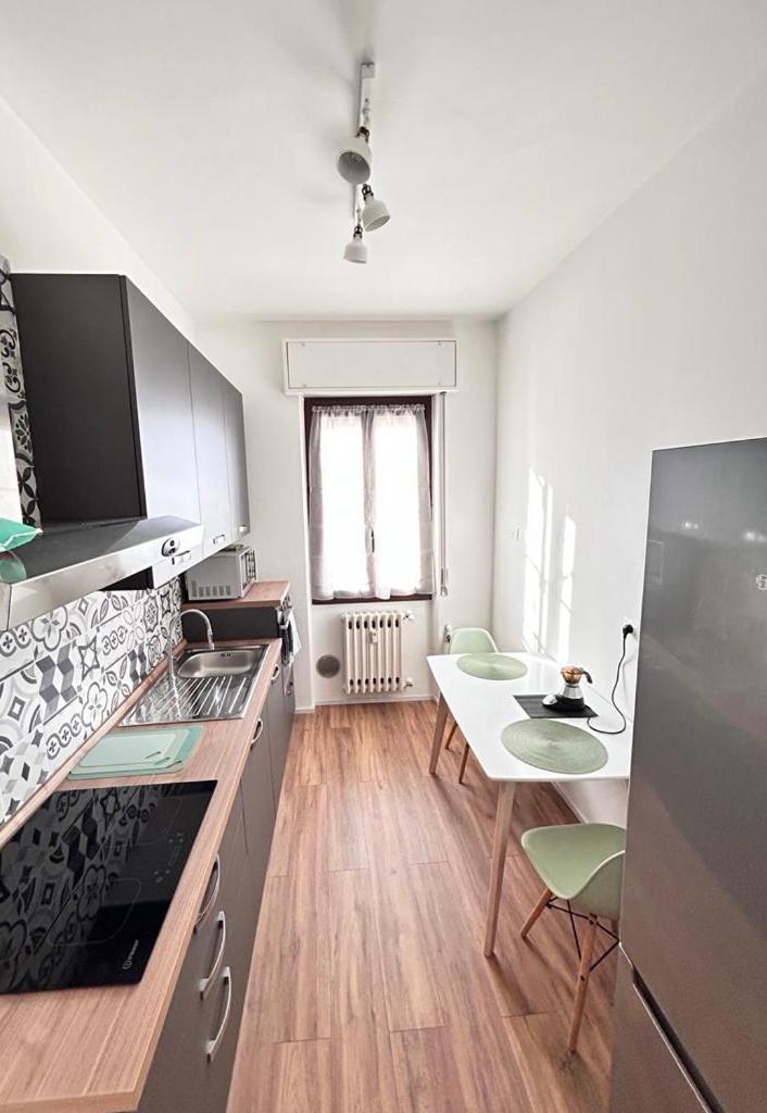 Soleo Guesthouse Monza Esterno foto